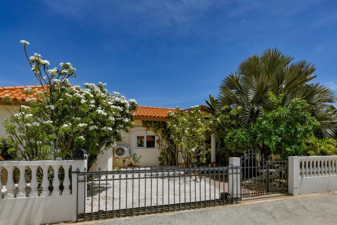 Villa Swiss Paradise With Private Pool Palm Beach Exteriér fotografie