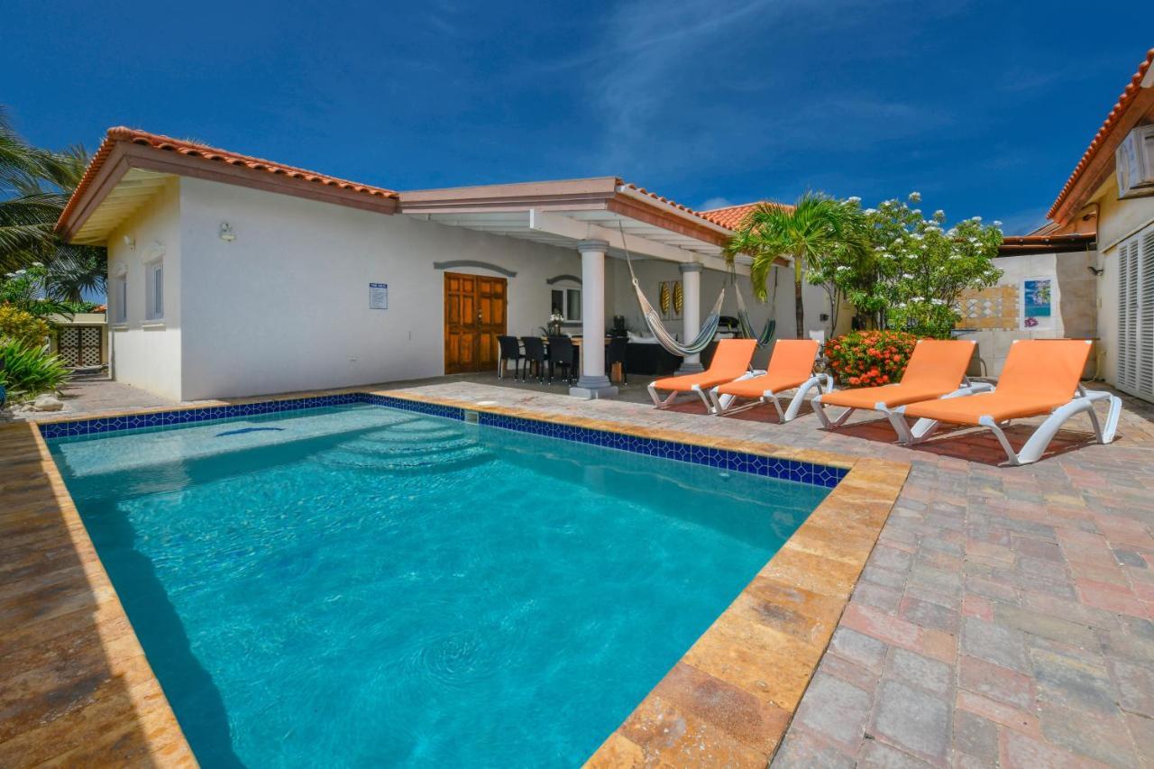 Villa Swiss Paradise With Private Pool Palm Beach Exteriér fotografie