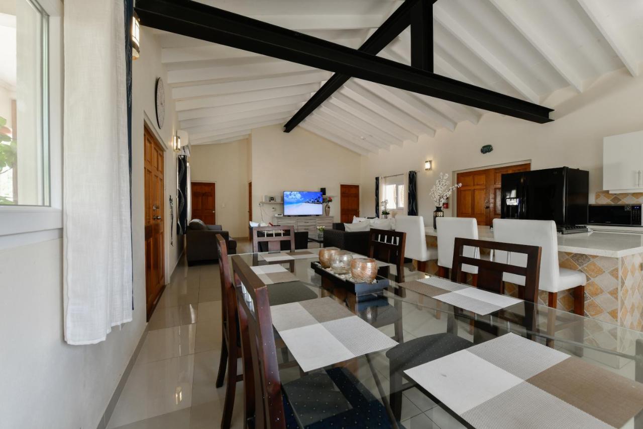 Villa Swiss Paradise With Private Pool Palm Beach Exteriér fotografie